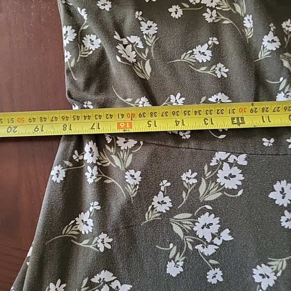 2 Dye 4 Women's Dress Size XL White Floral On Green Open Back - Picture 10 of 11